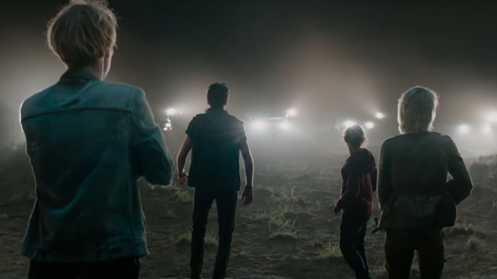 Terminator Dark Fate 2019 - Sarah Connor, Dani, and Grace caught by border partol